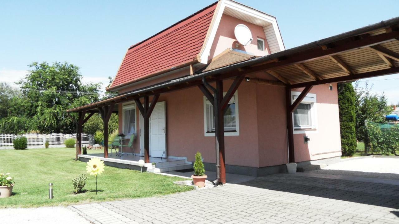 Ferienhaus Am Plattensee Balatonmariafurdo Exterior photo